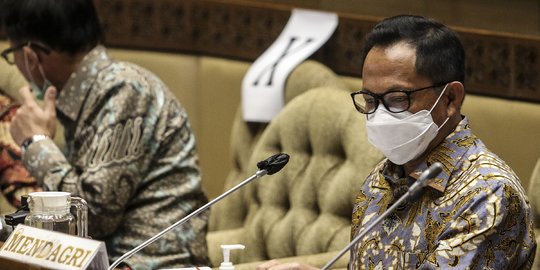 Raker dengan Komisi II DPR, Mendagri Imbau Pilkada Tak Gunakan Dana Bansos