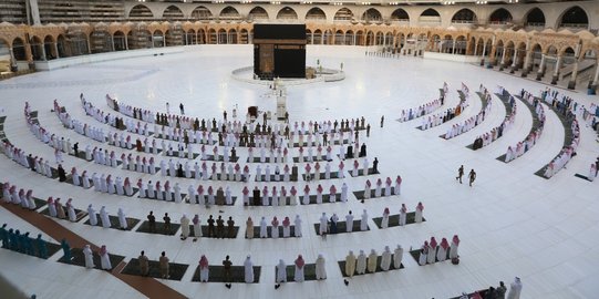 Arab Saudi Larang Salat Idul Adha di Lapangan, Hanya Boleh di Masjid