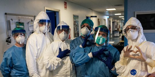 Dianggap Pahlawan Selama Pandemi, Gaji Petugas Kesehatan Prancis Naik Rp3 Juta