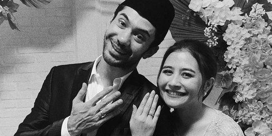 Heboh Foto Prilly Latuconsina dan Reza Rahadian Pamer Cincin di Jari Manis