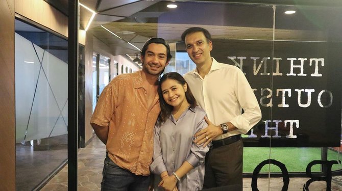 foto prilly latuconsina dan reza rahadian pamer cincin