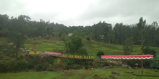 Hubungkan 2 Desa di NTT, Satgas Pamtas Bangun Jembatan Sepanjang 110 Meter