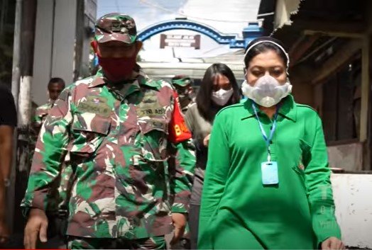 pria ini terharu didatangi istri jenderal tni ad