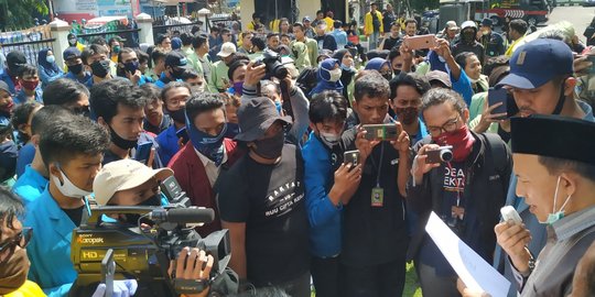 Ratusan Mahasiswa di Tasikmalaya Demo Tolak RUU Cipta Lapangan Kerja