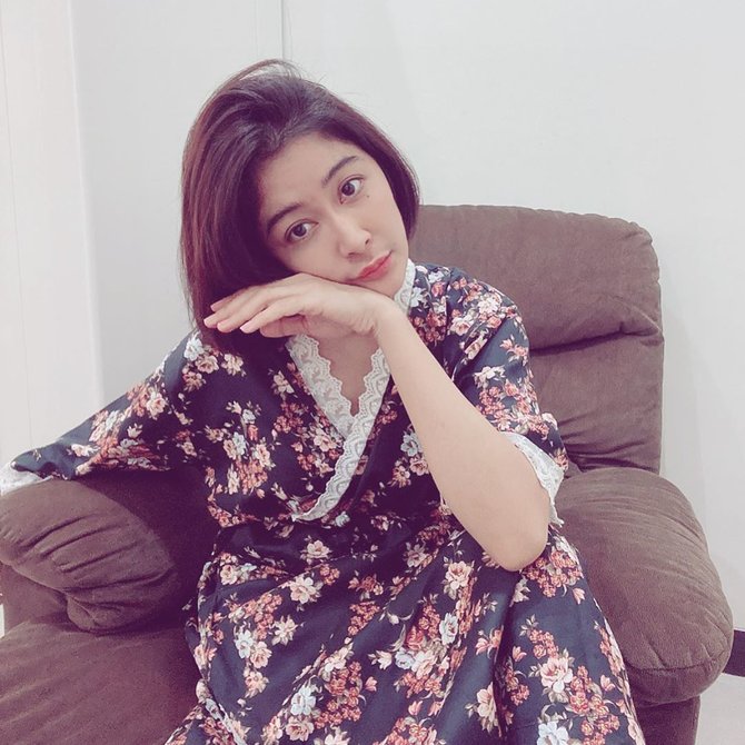 9 potret cantik uut permatasari dengan gaya sederhana