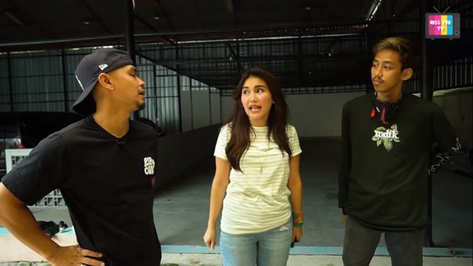 cafe baru dicorat coret wendi cagur