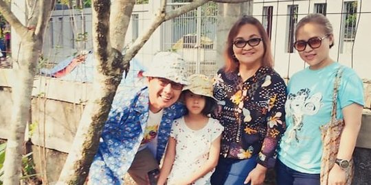 5 Potret Terbaru Hanna Sukmaningsih, Putri Kasino Warkop DKI yang Kini Berjualan Kue