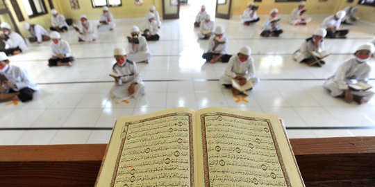 Pemerintah Beri Bantuan Operasional dan Proses Belajar Online Pesantren Rp2,5 T