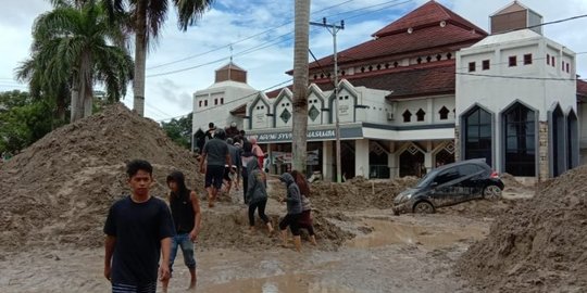 Akibat Banjir Bandang, Tiga SD dan Satu SMP di Luwu Utara Tertimbun Lumpur