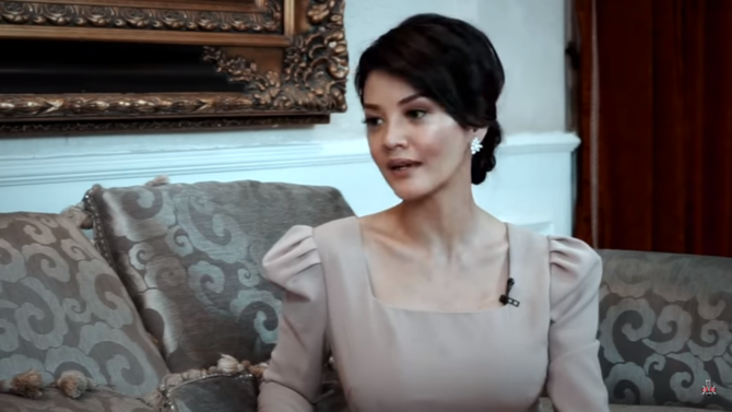 farah quinn ungkap alasan masih pakai nama mantan suami