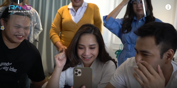 nagita lihat video lagu 12 tahun terindah