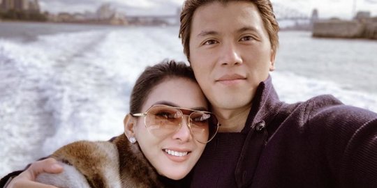 Potret Terbaru Syahrini dengan Tubuh Lebih Berisi, Netizen 'Cantik Bikin Suami Bucin'