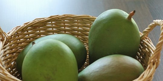 di balik rasa asam, ini 10 manfaat sehat dari mangga muda