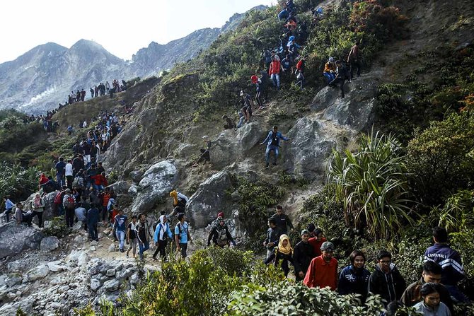 favorit di kalangan pendaki pemula ini 4 fakta menarik gunung sibayak