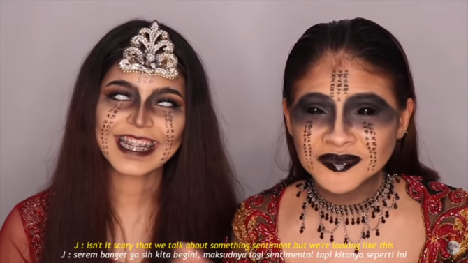 5 Potret Sara Fajira Dan Jharna Bhagwani Makeup Lathi Bareng Keren Banget Halaman 5 1555