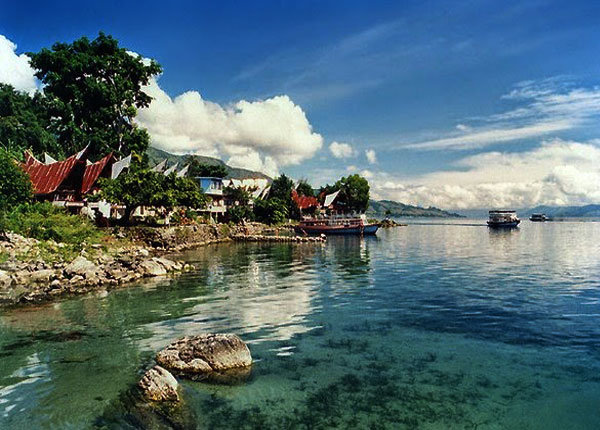 pesona desa tuk tuk siandong 039kampung turis039 di semenanjung kecil danau toba