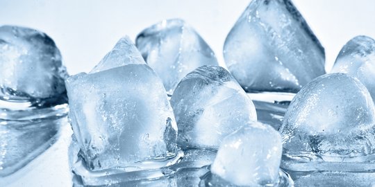 5 Manfaat Es Batu untuk Wajah, Simak Cara Penerapannya yang Aman dan Optimal