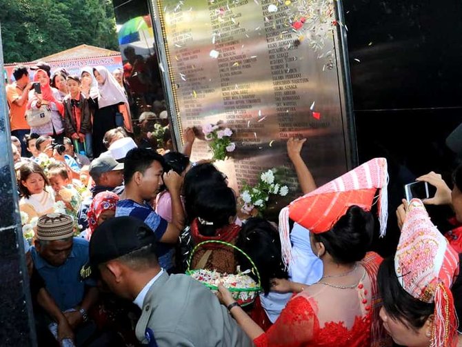 menengok monumen km sinar bangun kenang peristiwa tragis di danau toba