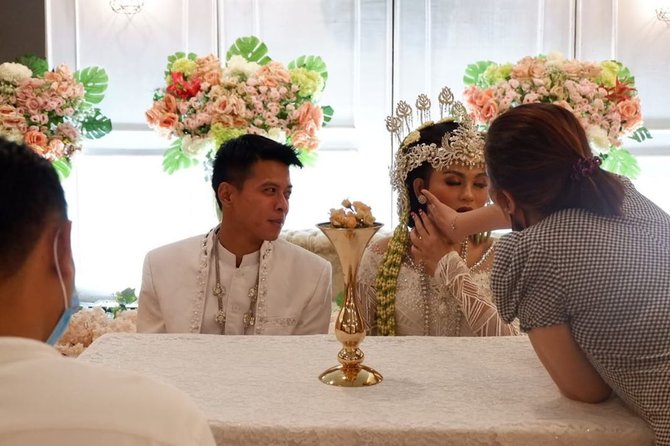 heboh foto ariel noah pakai baju pengantin dengan wanita