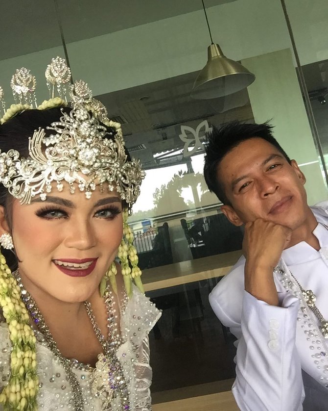 heboh foto ariel noah pakai baju pengantin dengan wanita