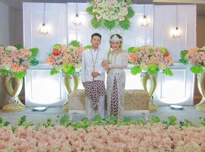heboh foto ariel noah pakai baju pengantin dengan wanita