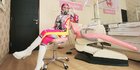 Punya Koleksi APD Modis Penuh Warna, Ini Potret Dokter Gigi yang Curi Perhatian