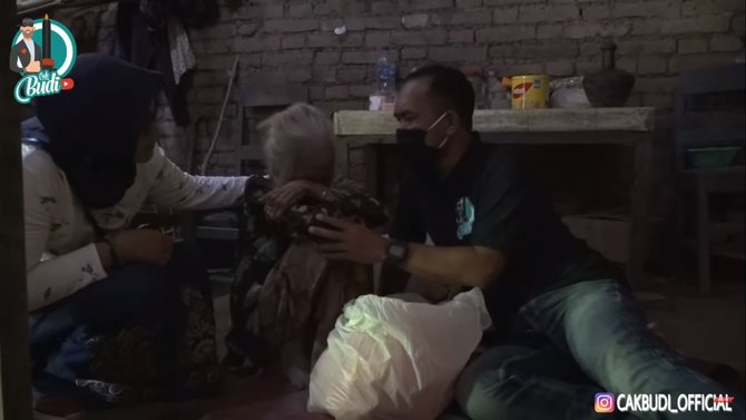 mbah saminem sekali pijet cuma diberi rp1000