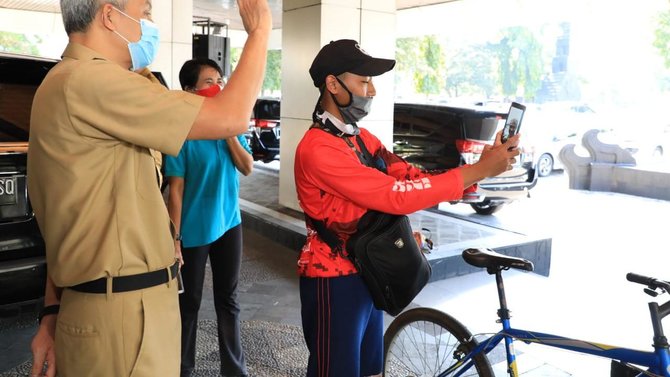 anak ini nekat bersepeda banyumas semarang demi bertemu ganjar pranowo