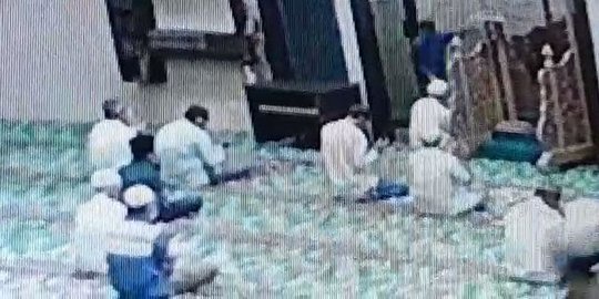 Imam Masjid Pekanbaru Ditikam Pemuda, Pisaunya yang Bengkok