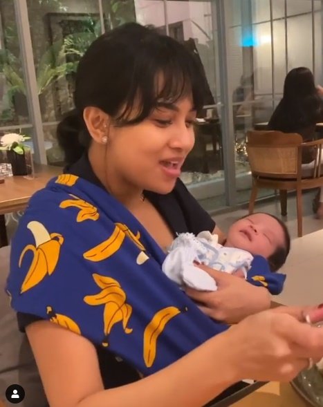 Potret Ganteng Anak  Vanessa  Angel Pakai Peci dan Baju  Koko 