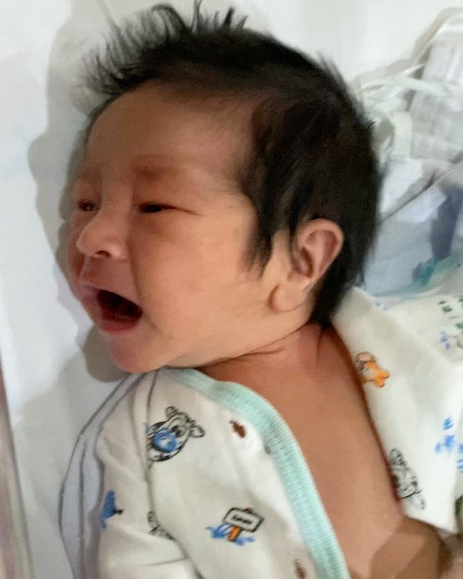 anak vanessa angel