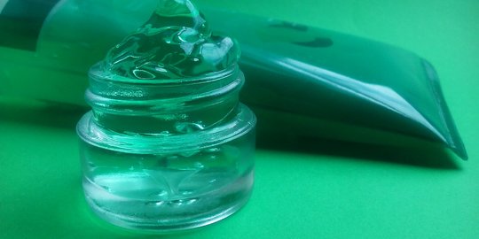 8 Rekomendasi Gel Lotion Terjangkau yang Melembapkan dan Tidak Lengket di Kulit