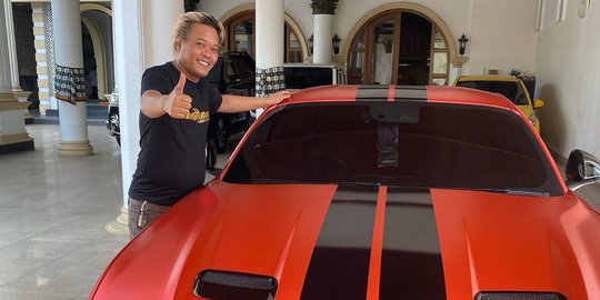 5 Potret Terbaru Mobil Mewah Komedian Sule, Rizky Febian Sampai Bilang 'Gila Keren'