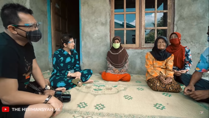 klarifikasi viral nenek dipaksa jualan salak keliling kota