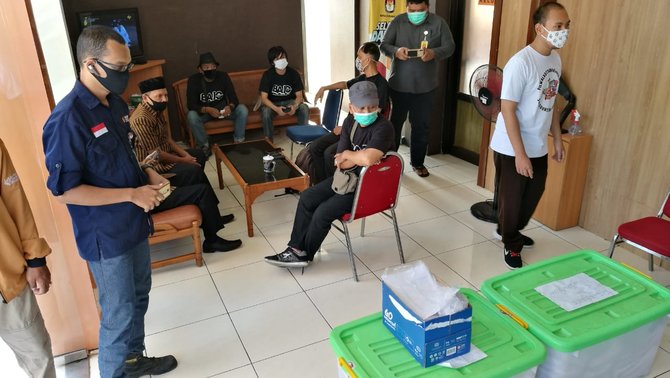 kpu solo melakukan verifikasi pasangan independen bajo