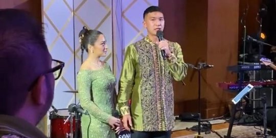 Cantiknya Nikita Willy dengan Busana Hijau di Momen Lamaran Bersama Indra Priawan