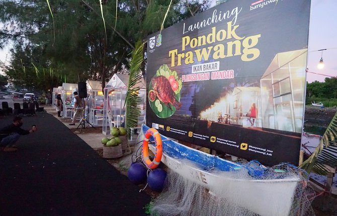 bupati anas makan di warung ikan bakar pondok terawang kampung mandar