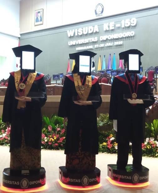 wisudawan undip digantikan robot