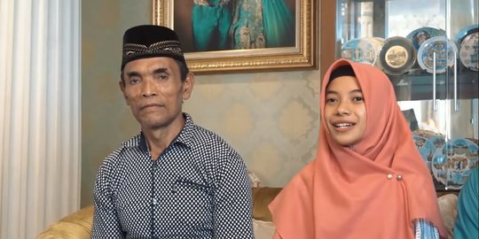 Bu Dosen Jatuh Sakit, Suaminya yang 35 Tahun Lebih Tua Perhatian Banget Bikin Baper