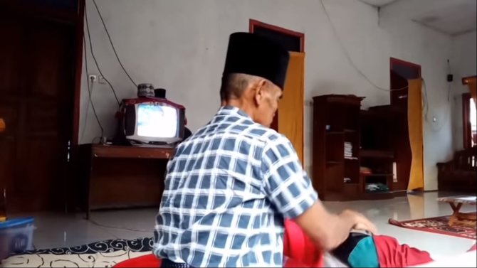 bu dosen jatuh sakit