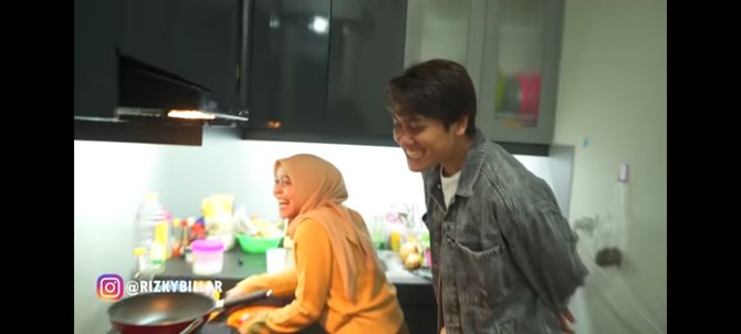 momen masak bersama rizky dan lesti