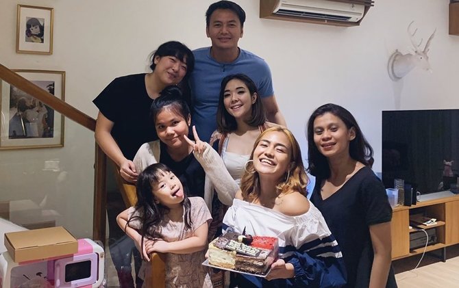 kedekatan sri devi dengan gempita