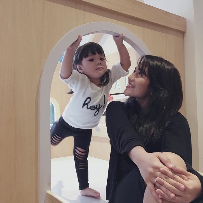 kedekatan sri devi dengan gempita