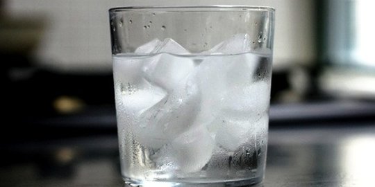 CEK FAKTA: Hoaks Minum Air Dingin saat Haid Menyebabkan Kanker Rahim dan Kista