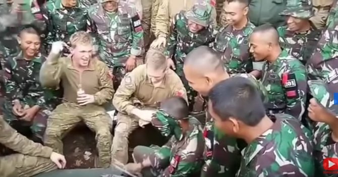 momen tni bongkar pasang senjata