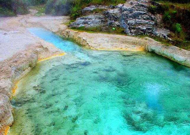 berendam di air panas sipoholon pemandian belerang yang instagramable