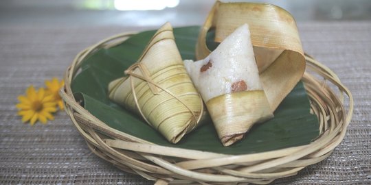 Cara Membuat Kue Lepet Kacang Tholo