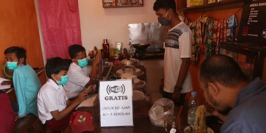 Warkop di Tangsel Sediakan WiFi Gratis untuk Belajar Online