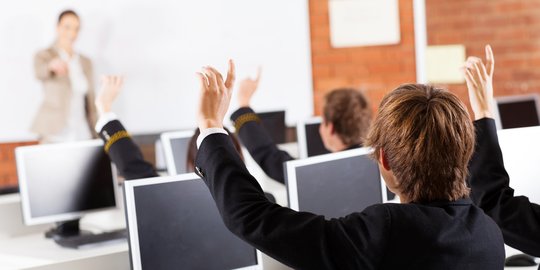 Pengamat: Sekolah SPK Harus Sejahterakan Guru Secara Mandiri