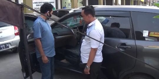 Mobil Anggota Bawaslu Karawang Dibobol Maling, Uang & Buku Tabungan Raib